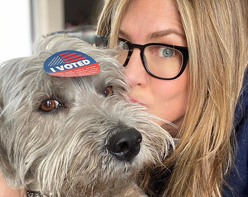 jennifer aniston Jennifer Aniston invita gli americani ad andare a votare