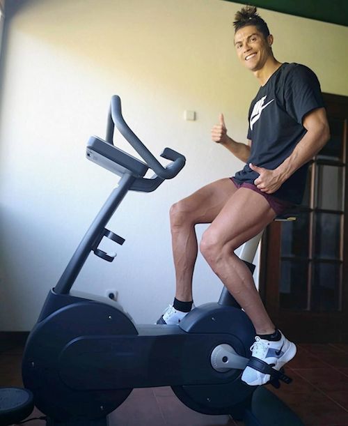 93811698 130951681850993 3457655964379951144 n Cristiano Ronaldo si allena anche a casa