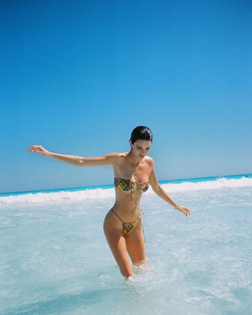 Kendall Jenner ha voglia di mare 94126537 2623614274562055 1614834500085053034 n Kendall Jenner ha voglia di mare
