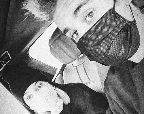 justin bieber Justin e Hailey si proteggono con le mascherine