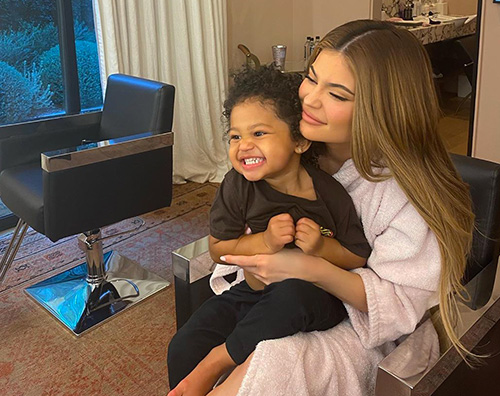 kylie jenner 1 Kylie Jenner con Stormi su Instagram