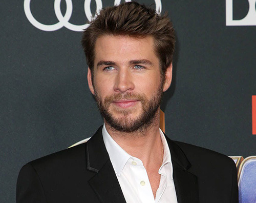 liam hemsworth 1 Liam Hemsworth fa surf in quarantena