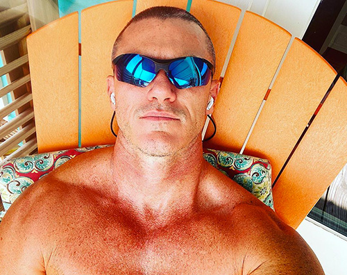 Luke Evans si è rasato i capelli luke evans Luke Evans si è rasato i capelli