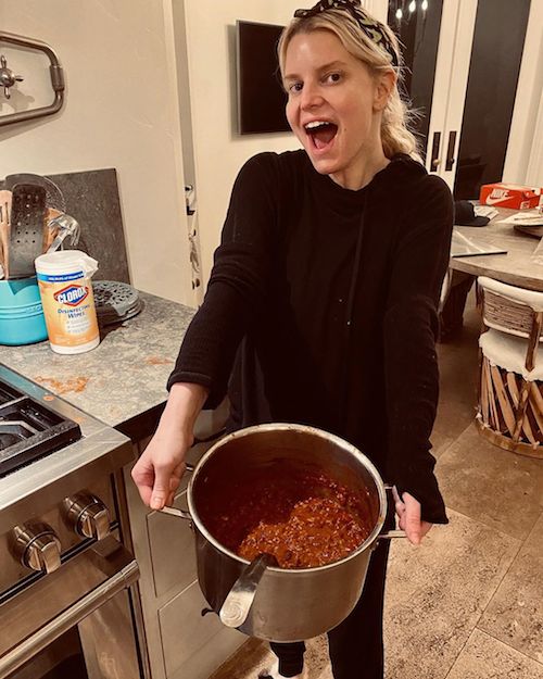 98089045 2673970806209123 3307962249975082324 n Jessica Simpson cucina per la sua famiglia