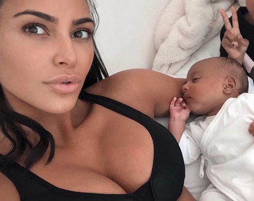 kim kardashian psalm Kim Kardashian festeggia il compleanno di Psalm su IG