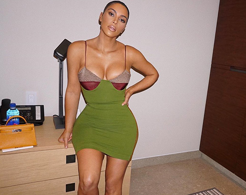 Kim Kardashian festeggia i suoi 170 milioni di follower kim kardashian Kim Kardashian festeggia i suoi 170 milioni di follower