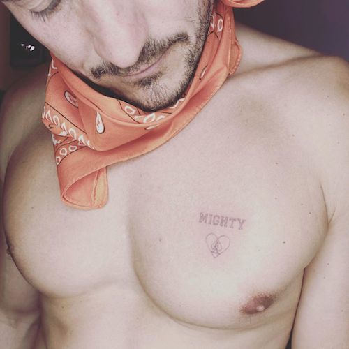 115694382 678548539669354 2458731154716394160 n Orlando Bloom, un tattoo sul cuore per Mighty