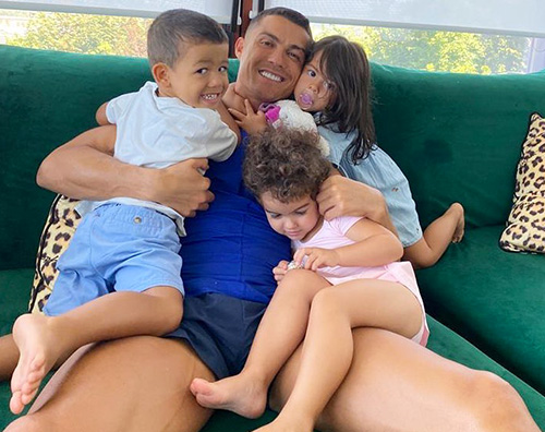 Relax coi bambini per Cristiano Ronaldo cristiano ronaldo Relax coi bambini per Cristiano Ronaldo
