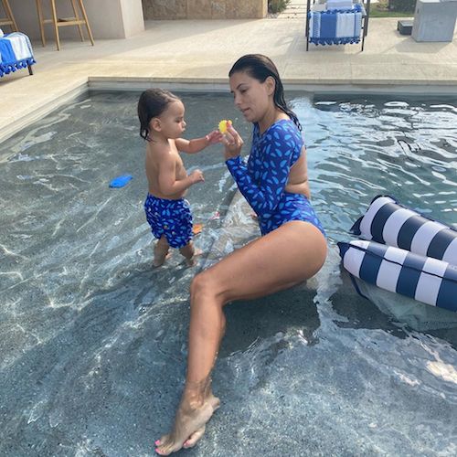 118778141 315041743090412 8738372355106352171 n Eva Longoria in piscina con Santiago