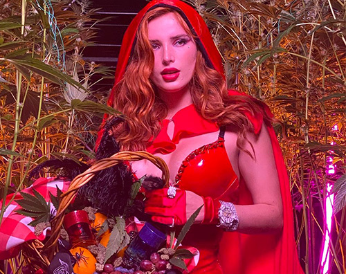 bella thorne 2 Bella Thorne è Cappuccetto Rosso per Halloween