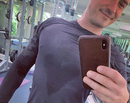 orlando bloom Orlando Bloom sudato in palestra