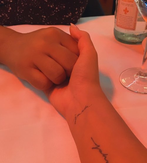 Chrissy Teigen ricorda con un tattoo suo figlio Jack Chrissy Teigen ricorda con un tattoo suo figlio Jack