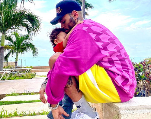 chris brown Chris Brown coccola suo figlio su Instagram