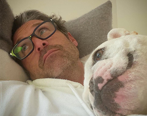 patrick de Parick Dempsey selfie col cane su Instagram
