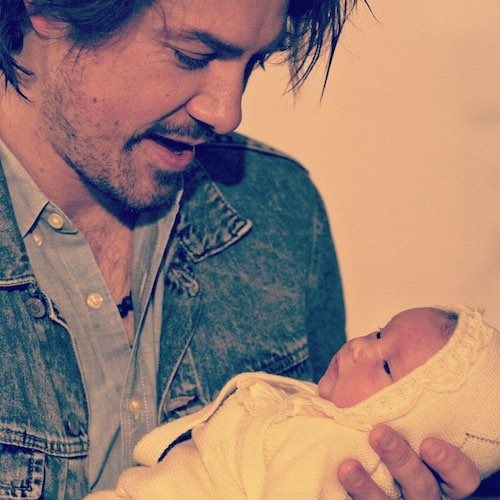 131342469 216432870008480 2210284103602797286 n Taylor Hanson è papà per la settima volta