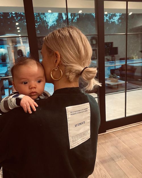 132010908 900778257329103 2438010993071459489 n Ashlee Simpson mostra il piccolo Ziggy su Instagram