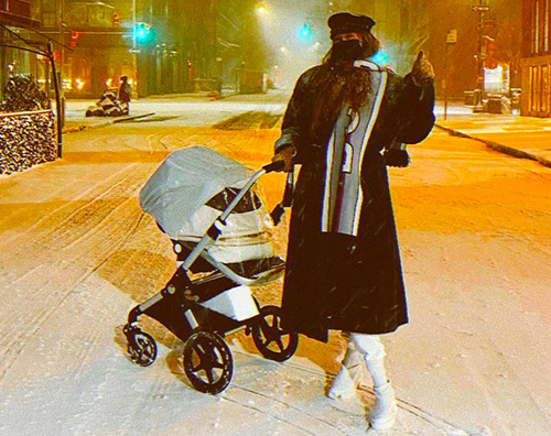 gigi hadid 1 Gigi Hadid ha mostrato la neve a sua figlia