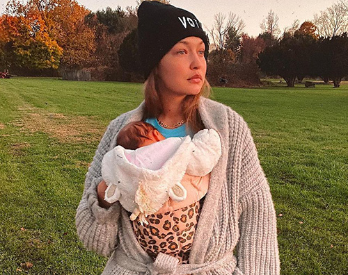 gigi hadid Gigi Hadid a passeggio per NY con la sua bambina