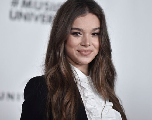 hailee steinfeld Hailee Steinfeld festeggia il compleanno della sua cagnolina