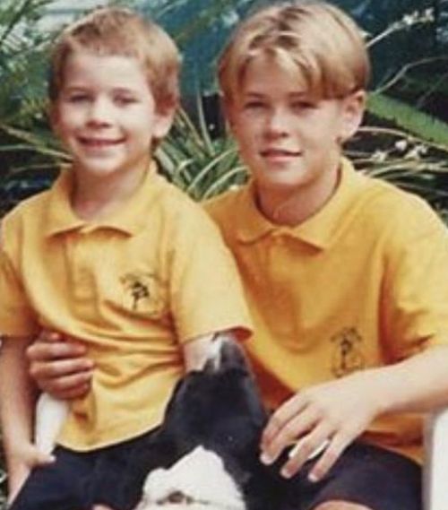 137252796 438269810709728 6003450025139690623 n Chris e Liam Hemswroth, la foto da bambini diventa virale