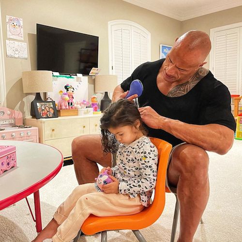 141637805 267052228113064 7619379097978043324 n Dwayne Johnson papà amorevole su Instagram