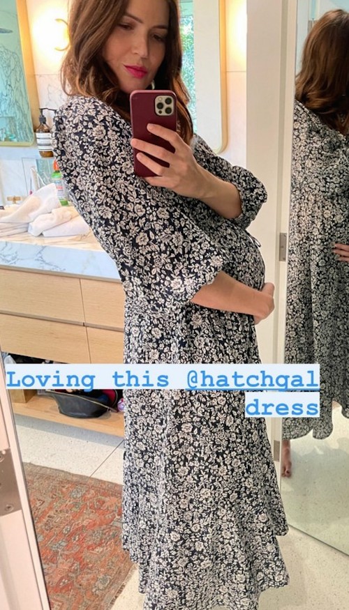 mandy moore maternity dress Mandy Moore sfoggia il pancino su Instagram