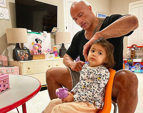 the rock Dwayne Johnson papà amorevole su Instagram