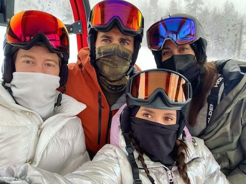 147115827 1113028159213871 5353127993585437205 n Nina Dobrev e Paul Wesley, vacanza sulla neve in quattro