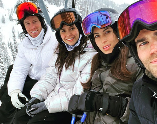 nina dobrev Nina Dobrev e Paul Wesley, vacanza sulla neve in quattro