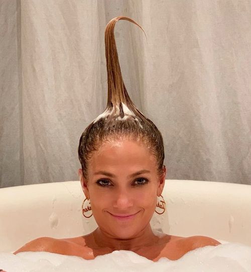 157596956 765333597709276 4143556268027502847 n Jennifer Lopez spiritosa nella vasca da bagno