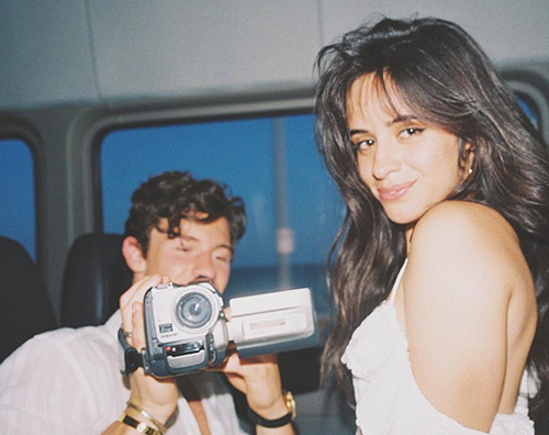 camila အသွင်ဆောင် Shawn Medes သည် IG တွင် Camila Cabello ဆင်နွှဲခဲ့သည်။