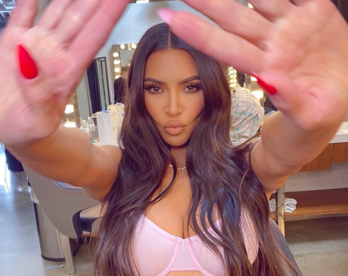 kim kardashian Kim Kardashian bacia tutti su Instagram