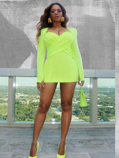 Schermata 2021 04 29 alle 08.19.19 Beyonce, look verde fluo su Instagram