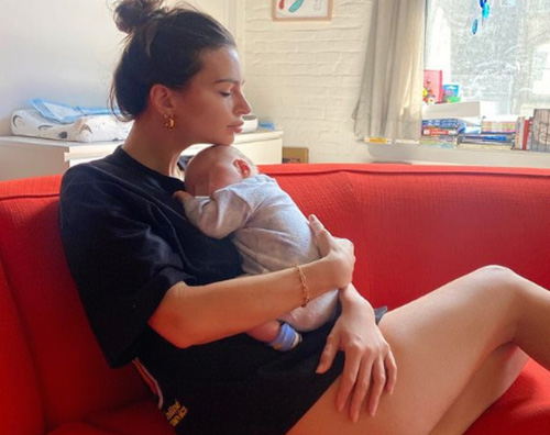 emily rata Emily Ratajkowski mammina sexy su Instagram
