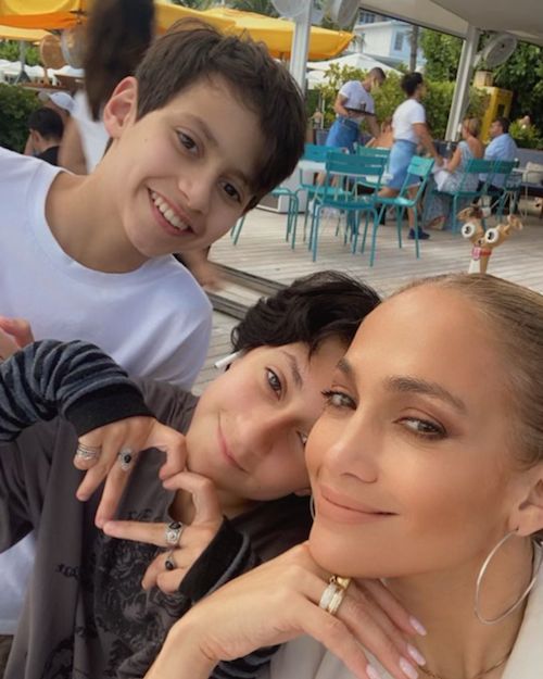 183593397 2906461006341900 9102196027479075376 n Jennifer Lopez, festa della mamma in famiglia