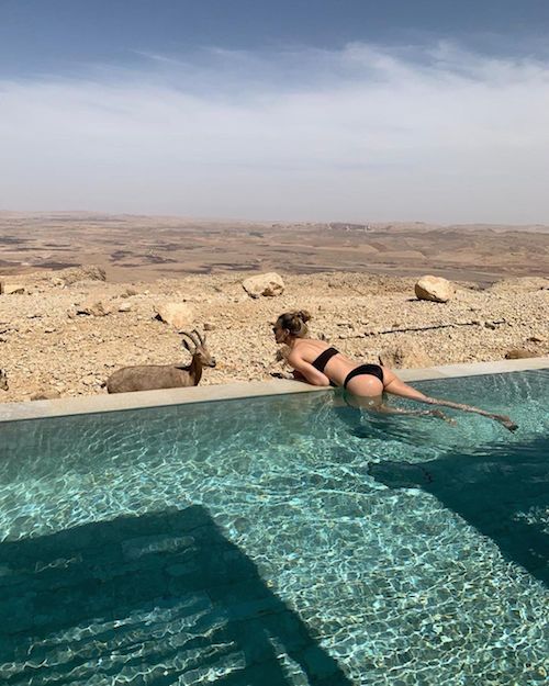 Bar Refaeli si gode il sole del deserto 191282700 498628818221174 3303159519520215913 n Bar Refaeli si gode il sole del deserto