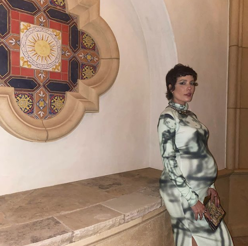 Schermata 2021 05 28 alle 07.27.42 Halsey sfoggia il pancione su Instagram