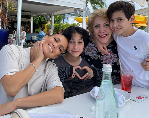 Jennifer Lopez, festa della mamma in famiglia jennifer lopez 1 Jennifer Lopez, festa della mamma in famiglia