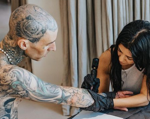kourtney kardashian Kourtney Kardashian tatuatrice per Travis Barker