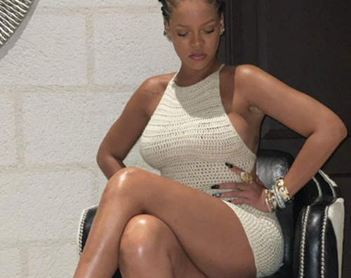 rihanna Rihanna il look è hot su Instagram