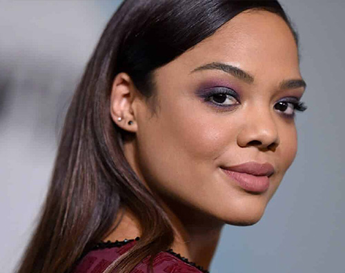 tessa thompson Tessa Thompson bacia un altro in Australia