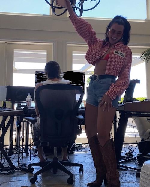 199296794 332949351666597 5841974204086057006 n Dua Lipa è una cowgirl su Instagram