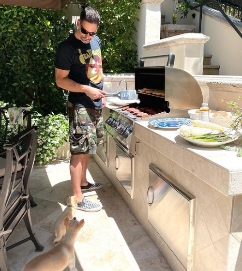 Sofia Vergara e Joe Manganiello, Memorial Day sotto il sole Schermata 2021 06 01 alle 13.41.20 Sofia Vergara e Joe Manganiello, Memorial Day sotto il sole