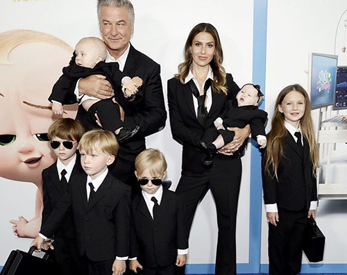 alec baldwin Alec Baldwin con la famiglia al completo sul red carpet