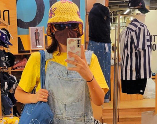 Indovina la donna in giallo millie bobby brown Indovina la donna in giallo