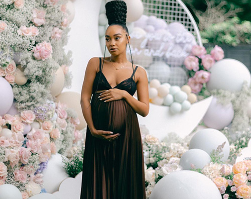 Leigh Anne Pinnock Leigh Anne Pinnock mostra le foto del baby shower