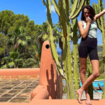 cara 2 150x150 Cara Delevingne fa yoga in vacanza