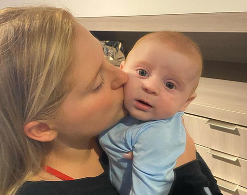 Meghan Trainor coccola Riley su IG meghan Meghan Trainor coccola Riley su IG