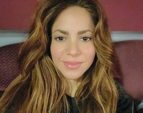 shakira Shakira ha cambiato di nuovo look