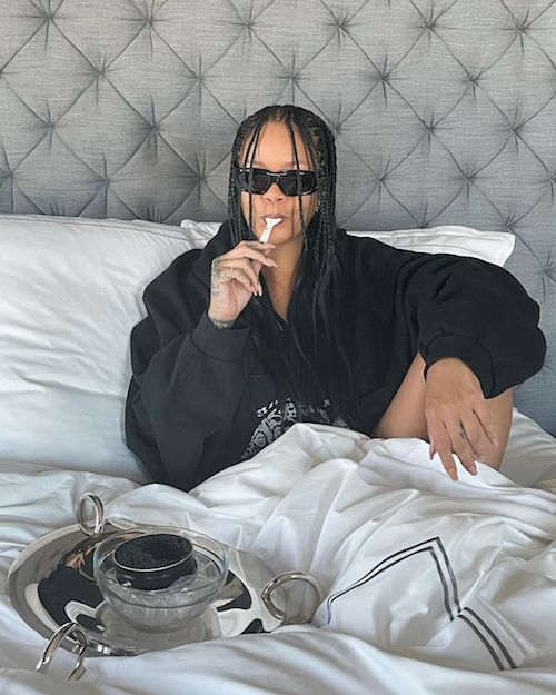 234632431 200916972054803 6045912042902194522 n Rihanna, colazione a letto a base di caviale